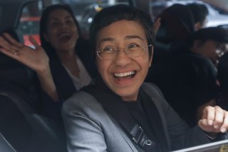"Il faut avoir la foi", a dit la journaliste philippine Maria Ressa en sortant du tribunal.